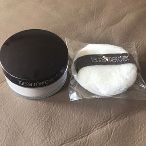Laura Mercier Setting Powder Mini with velour puff